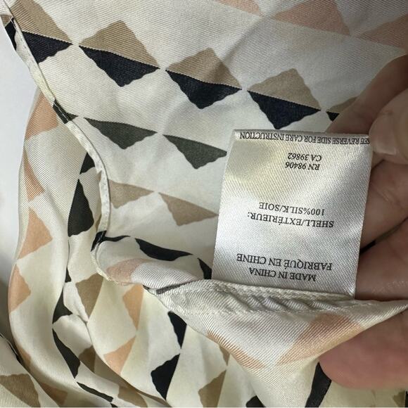 Theory Women’s Geometric Print Button-Down Shirt Size M - Picture 10 of 11